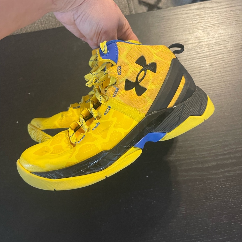 💛 Under Armour Curry 2 Retro GS “Double Bang” – Size 2Y – Good Condition